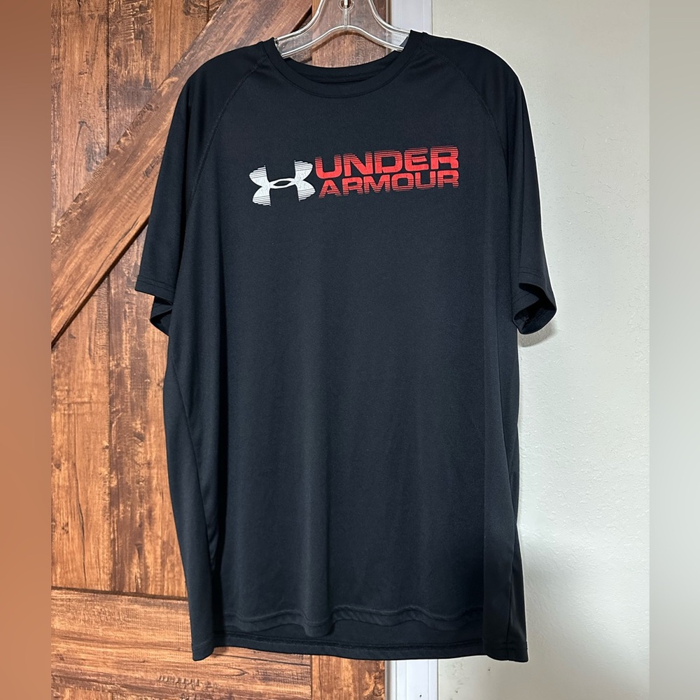 Under Armour Men's Black and Red Shirt.  XL